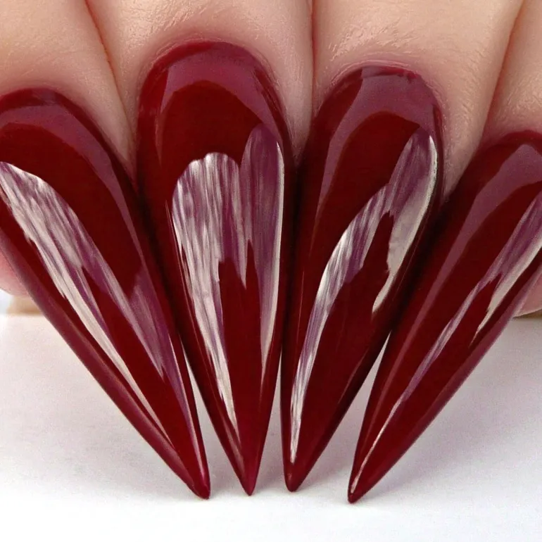 RIYALISTIC MAROON